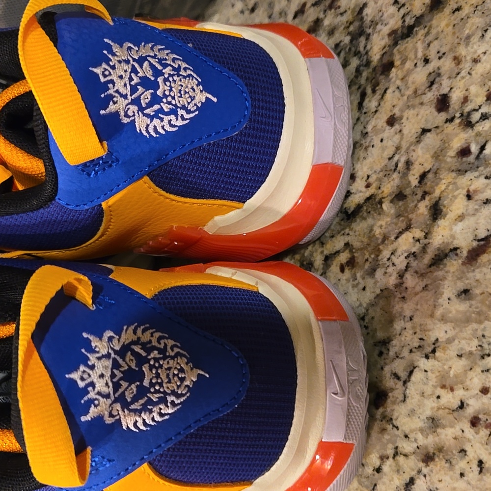 Nike LeBron Kids Basketball Shoes Multicolor Size 6Y - Picture 3 of 6